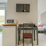 Chic & Comfortable Apartment, Private Terrace شقة فندقية