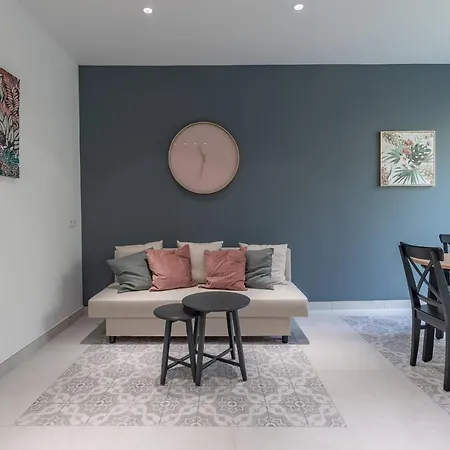 Chic & Comfortable Apartment, Private Terrace Aparthotel *