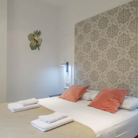 Chic & Comfortable Apartment, Private Terrace