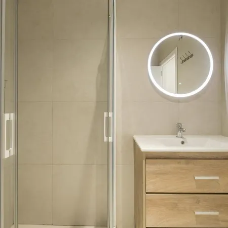 Ξενοδοχείο με διαμερίσματα Chic & Comfortable Apartment, Private Terrace 4*