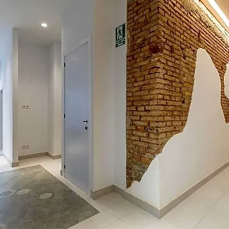 Chic & Comfortable Apartment, Private Terrace