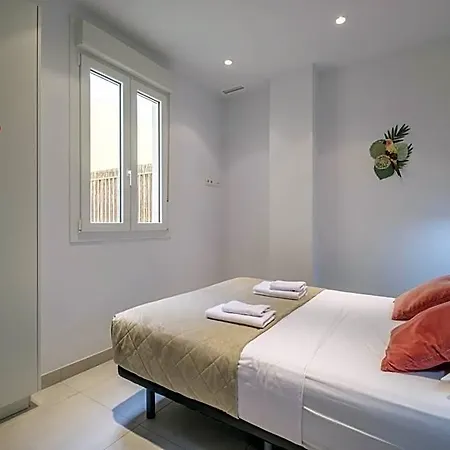 Chic & Comfortable Apartment, Private Terrace Valencia