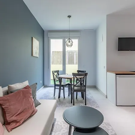 Chic & Comfortable Apartment, Private Terrace 4*