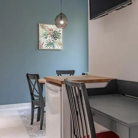 Chic & Comfortable Apartment, Private Terrace Apart-hotel