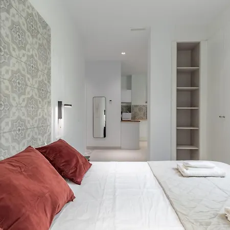 Chic & Comfortable Apartment, Private Terrace Apart-hotel