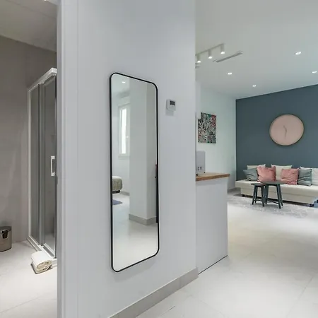 Apart-hotel Chic & Comfortable Apartment, Private Terrace