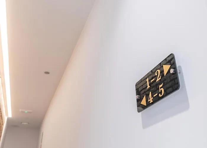 Chic & Comfortable Apartment, Private Terrace Aparthotel Valencia