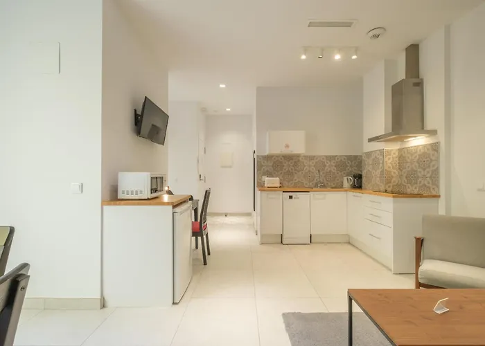 Lejlighedshotel Chic & Comfortable Apartment, Private Terrace 4*