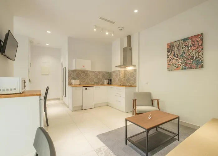 Aparthotel Chic & Comfortable Apartment, Private Terrace 4*