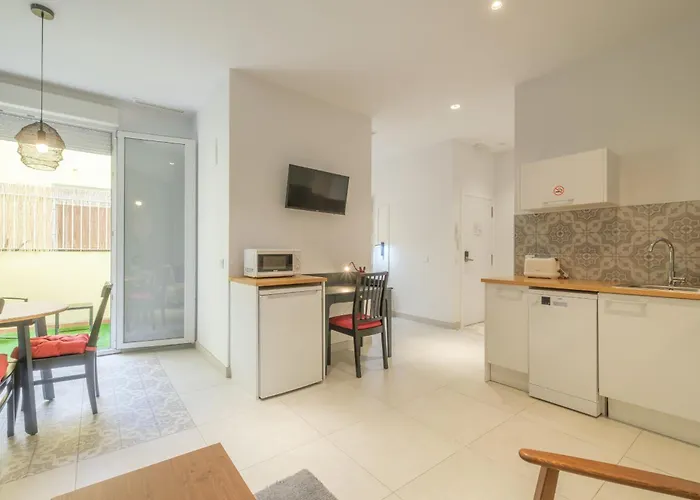 Lejlighedshotel Chic & Comfortable Apartment, Private Terrace 4*