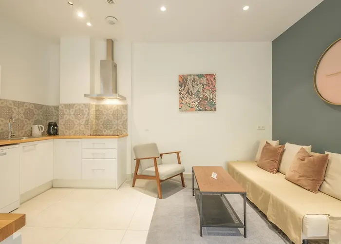Aparthotel Chic & Comfortable Apartment, Private Terrace 4*