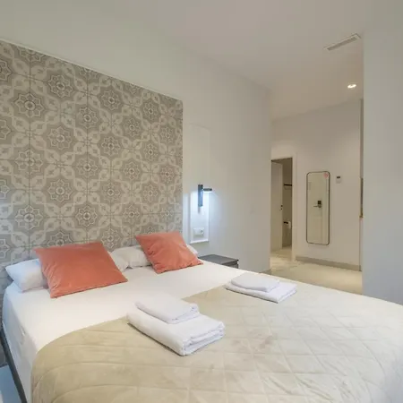 Chic & Comfortable Apartment, Private Terrace